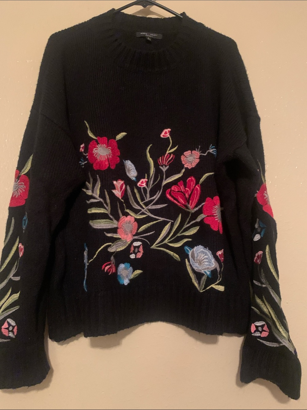Black Floral Embroidered Crewneck Sweater (L)
